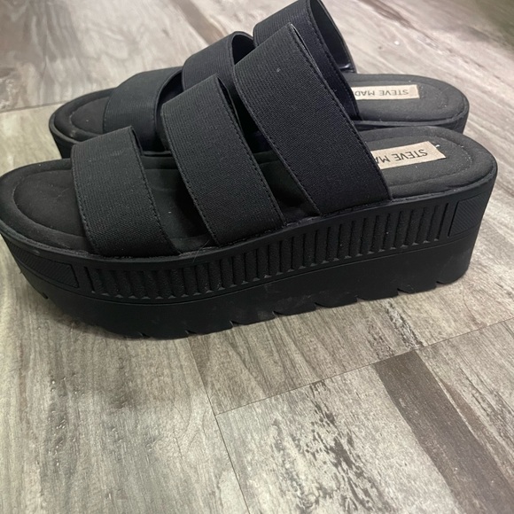 Platforms - Picture 1 of 2